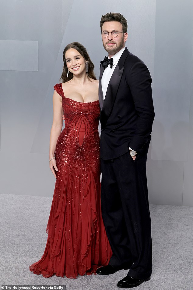 Кріс Еванс та його гламурна дружина Альба Баптіста здійснили урочисте прибуття