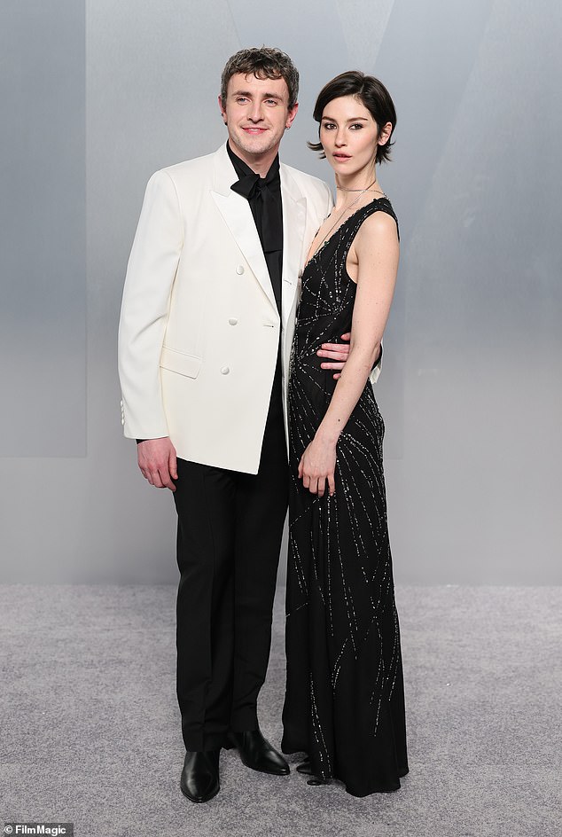 Пол Мескал та Грейсі Абрамс насолодилися побаченням на вечірці після церемонії вручення Оскара