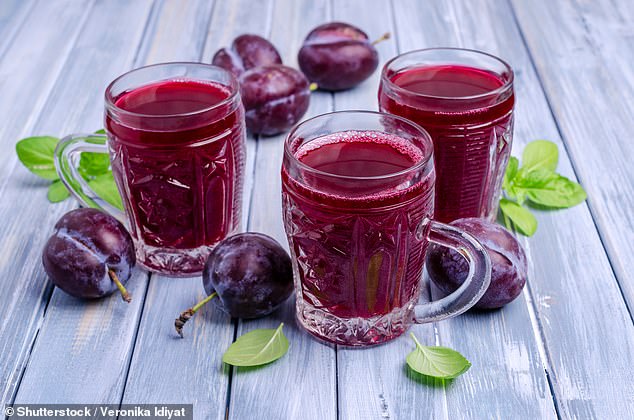 Сливовий та чорносливовий соки широко відомі тим, що сприяють травленню та допомагають полегшити запори завдяки вмісту натуральної клітковини та сорбіту.