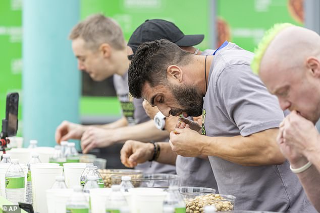 Кількість фісташок Вебба побила попередній рекорд у 188, встановлений на першому заході чинним чемпіоном Ніком Вері.