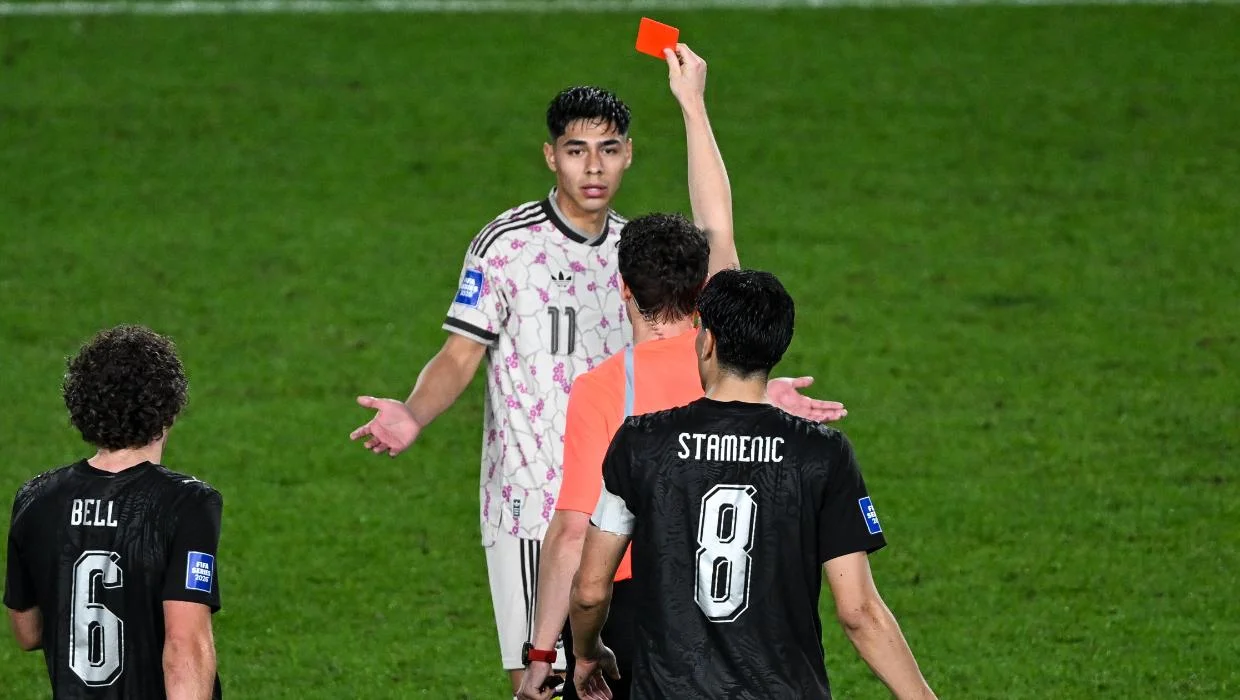 "Олл Білс" розгромили південноамериканську качку, піднявши моральний дух перемогою над збірною Чилі з 10 гравцями