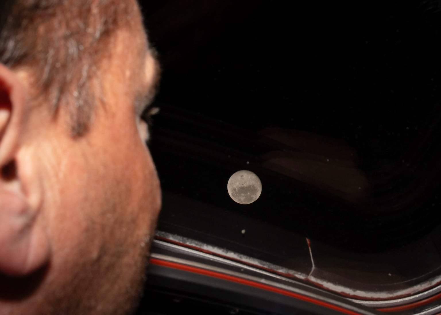 Артеміда II починає подорож додому після досягнення рекордної відстані від Землі