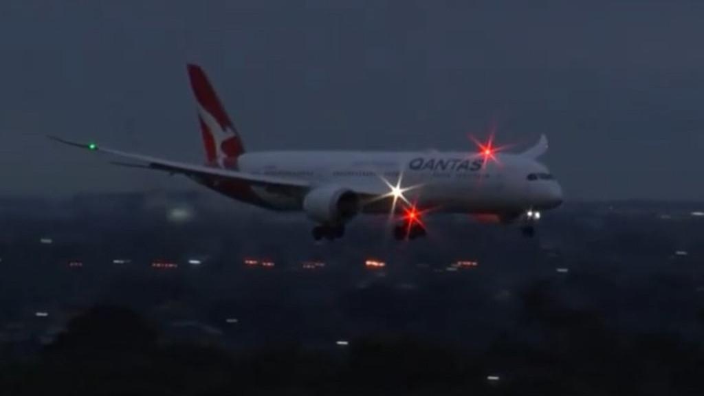 «Надзвичайно дружелюбні»: Пасажири в захваті від приземлення Гаррі та Меган у Мельбурні